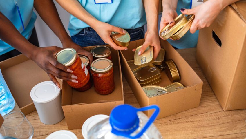 Stocking food items in boxes